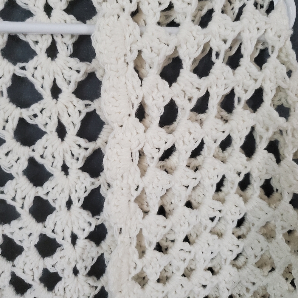 Handmade Shawl - Picture 3 of 4
